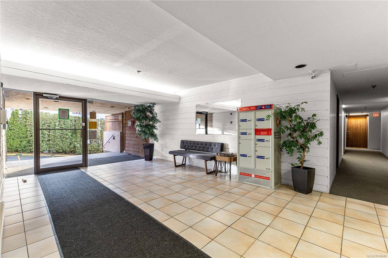 Saanich, BC V8X 1M3,3277 Glasgow Ave #309