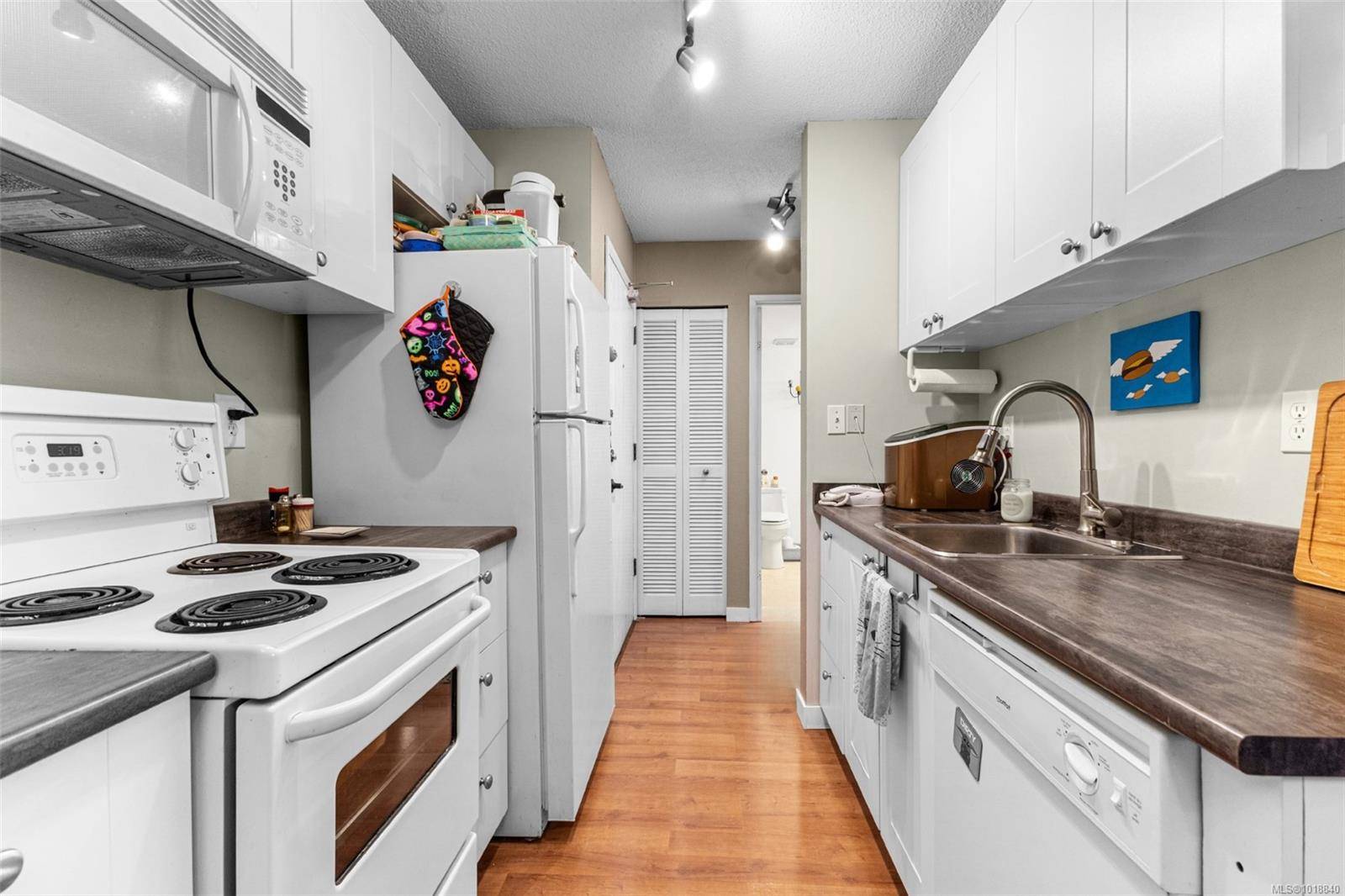 Saanich, BC V8X 1M3,3277 Glasgow Ave #309