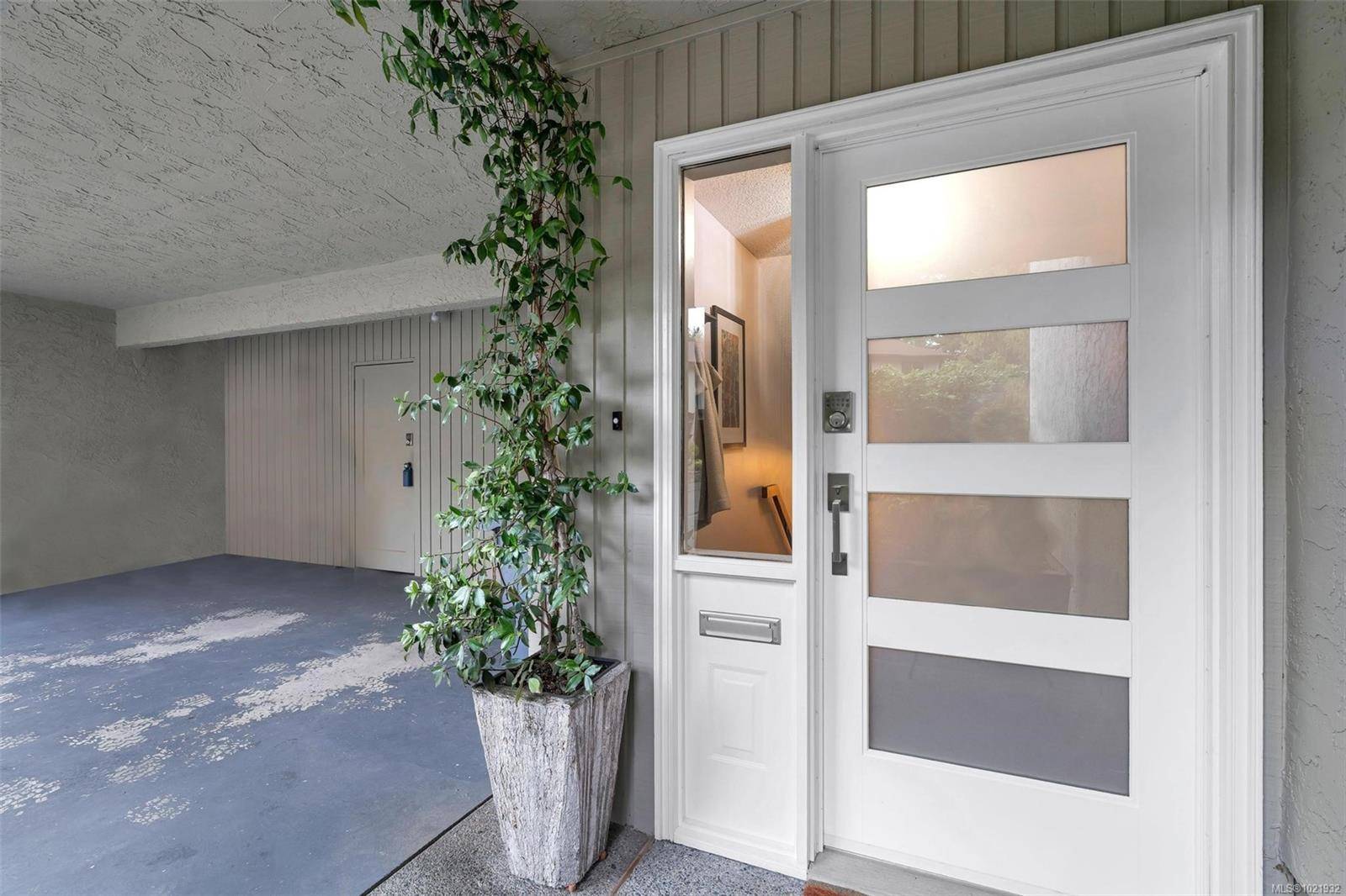 Esquimalt, BC V9A 2P1,897 Admirals Rd #17