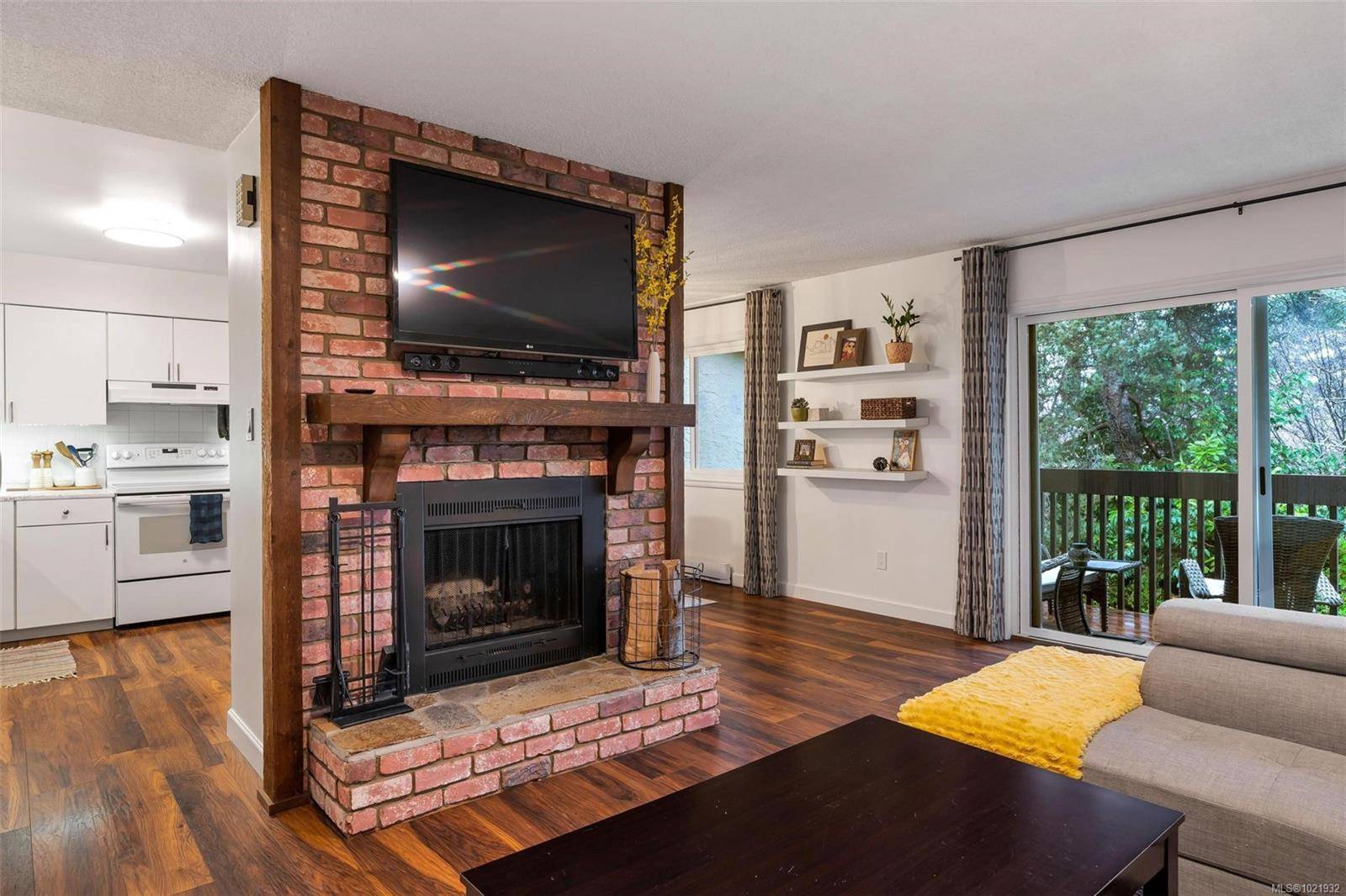 Esquimalt, BC V9A 2P1,897 Admirals Rd #17