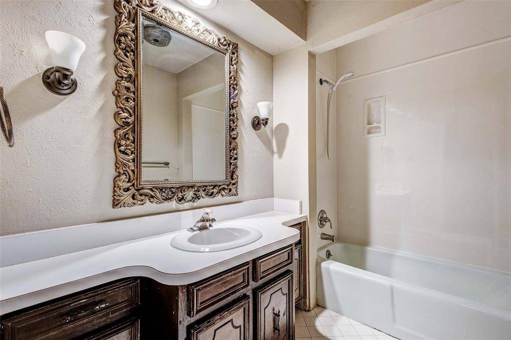 Benbrook, TX 76126,105 LAKEWAY Drive