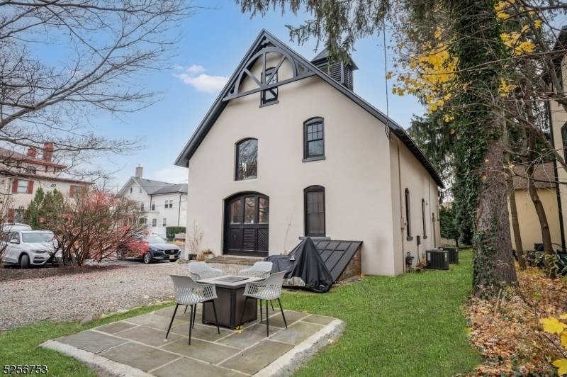 Morristown Town, NJ 07960,10 Oak St