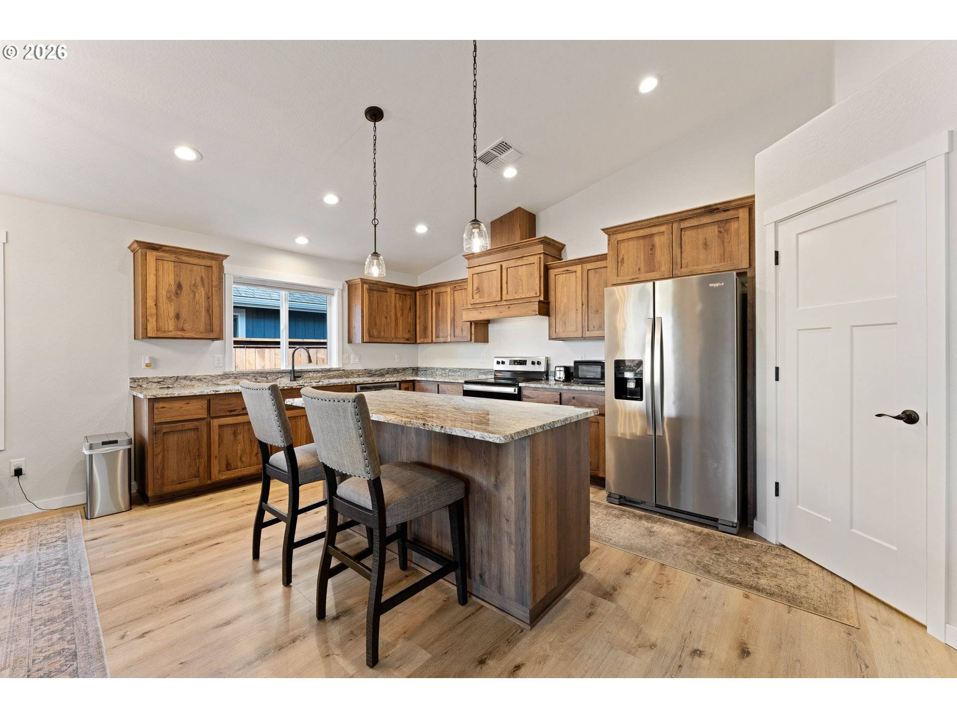 Grants Pass, OR 97527,1876 SW MISTYBROOK DR