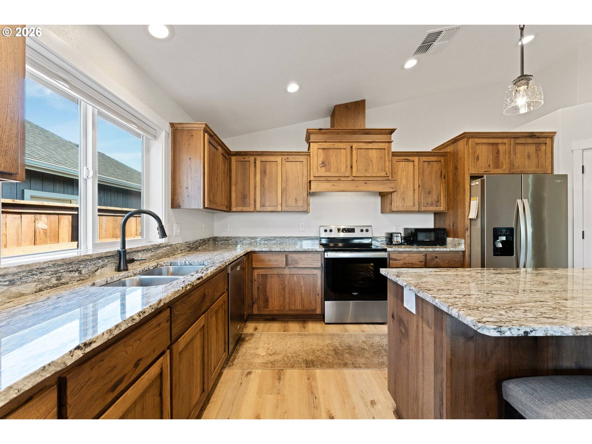 Grants Pass, OR 97527,1876 SW MISTYBROOK DR