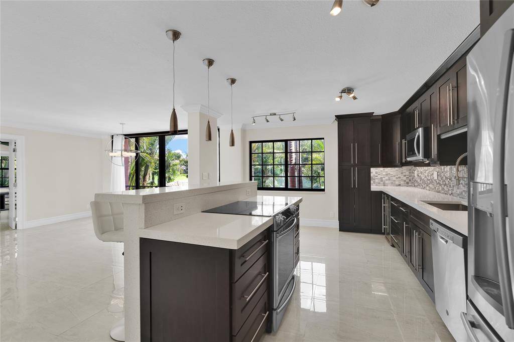 Boca Raton, FL 33432,250 E Royal Palm Rd #2A