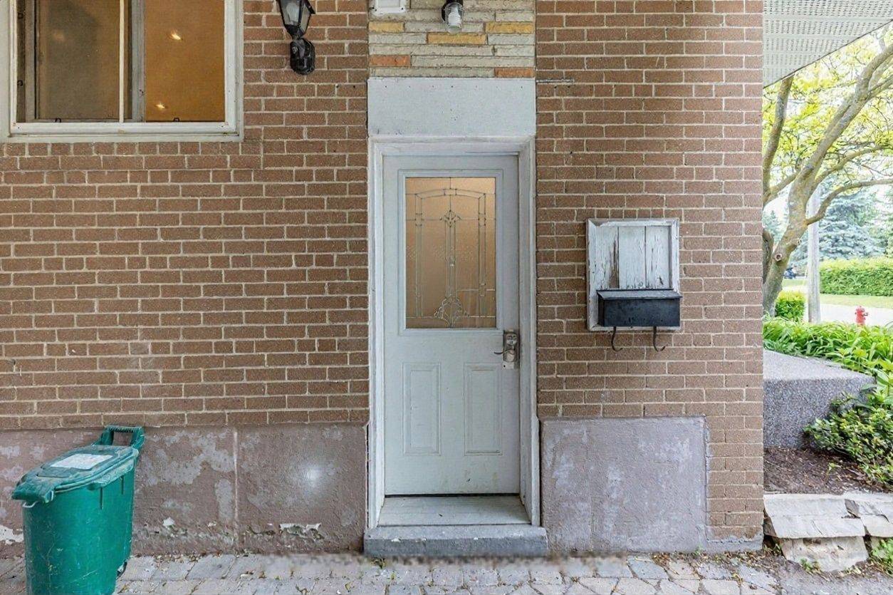 Aurora, ON L4G 1Z9,10 Holman CRES #Lower