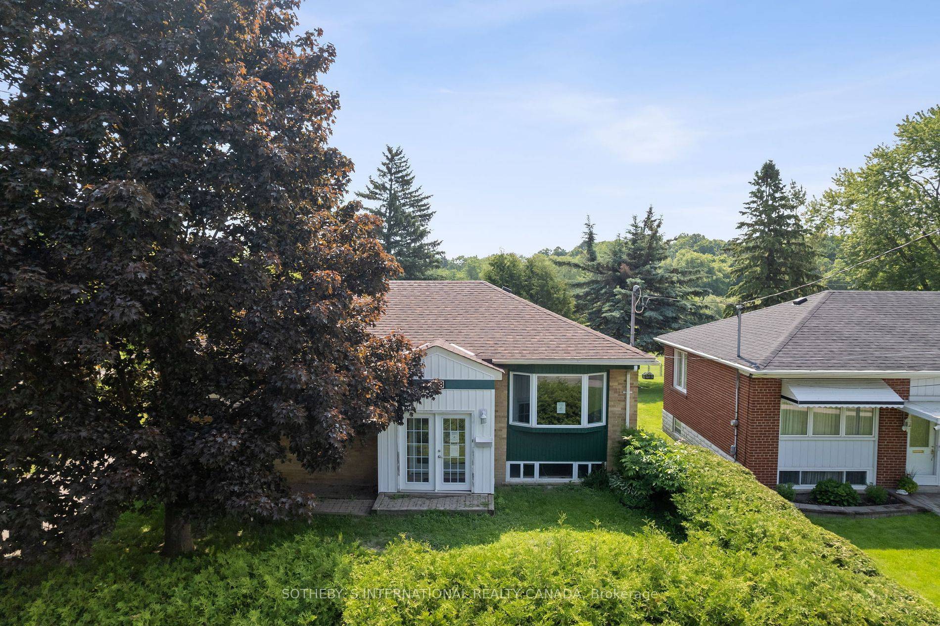 Newmarket, ON L3Y 2E8,118 Queen ST