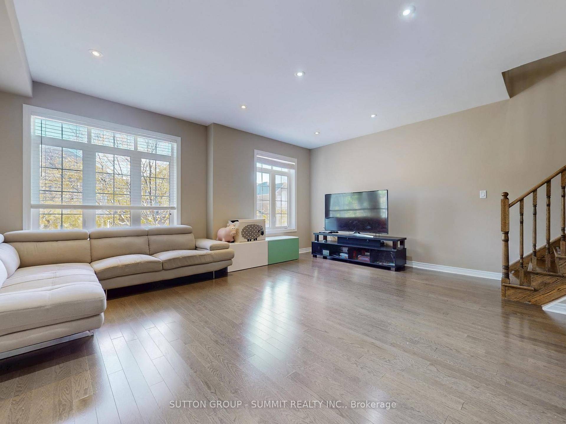 Oakville, ON L6M 0T5,3050 EBERLY WOODS DR