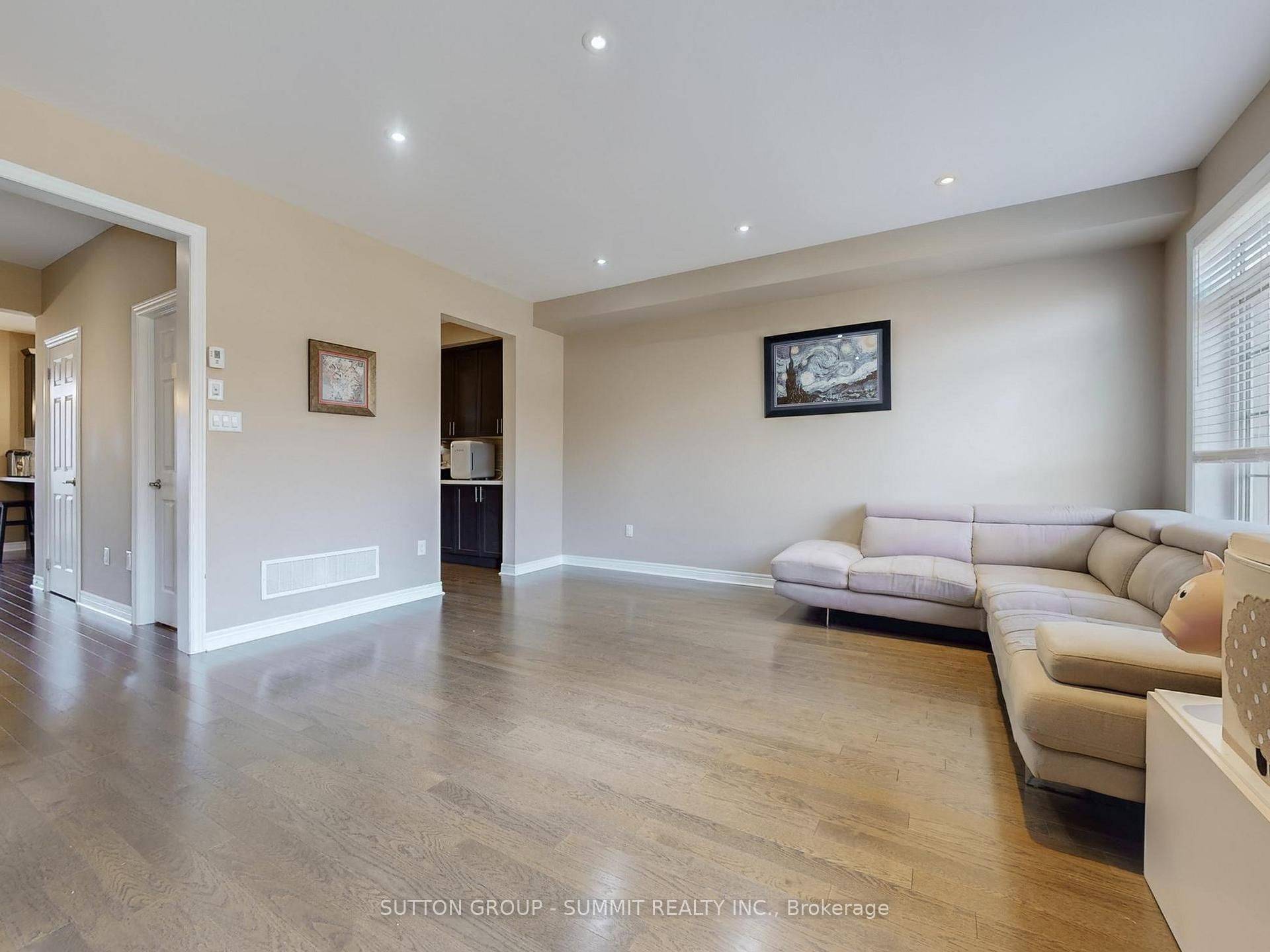 Oakville, ON L6M 0T5,3050 EBERLY WOODS DR