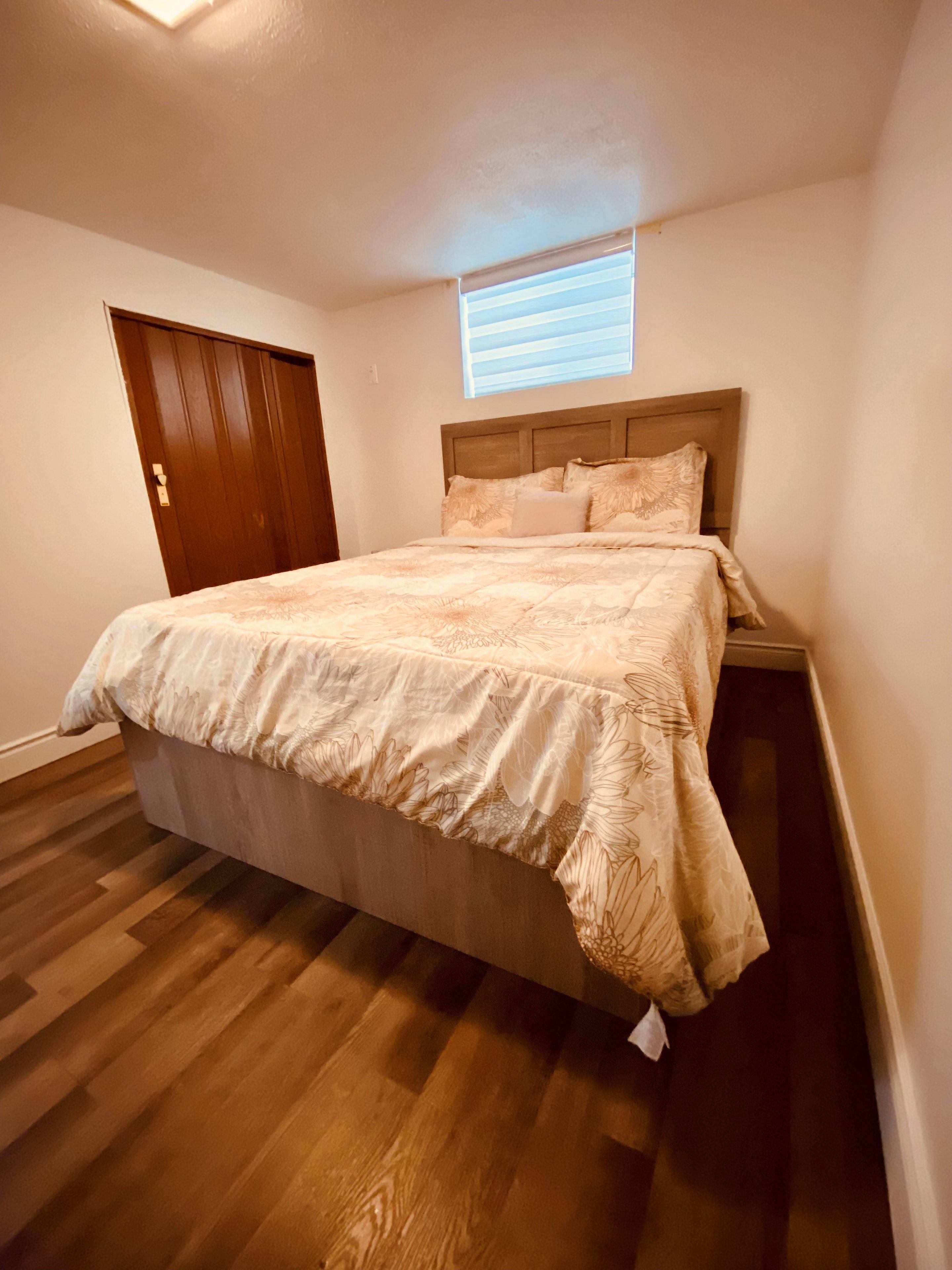 Mississauga, ON L5M 1K2,5 Queen ST S