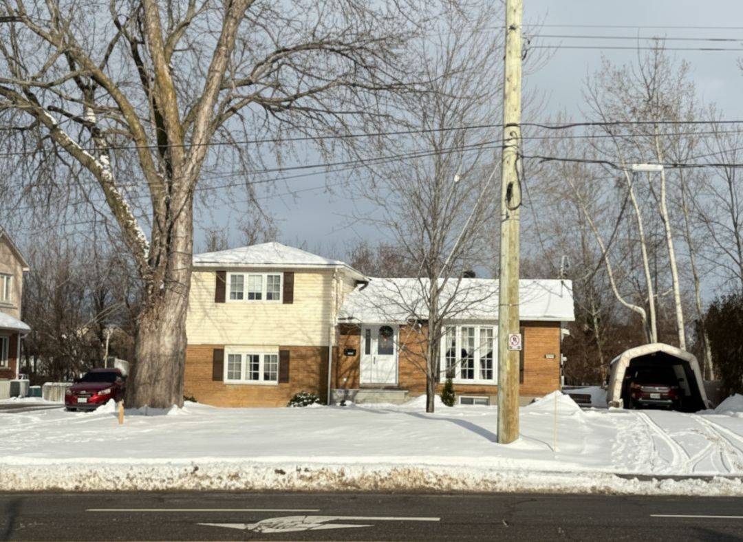 Orleans - Convent Glen And Area, ON K1C 1L8,1345 BELCOURT BLVD