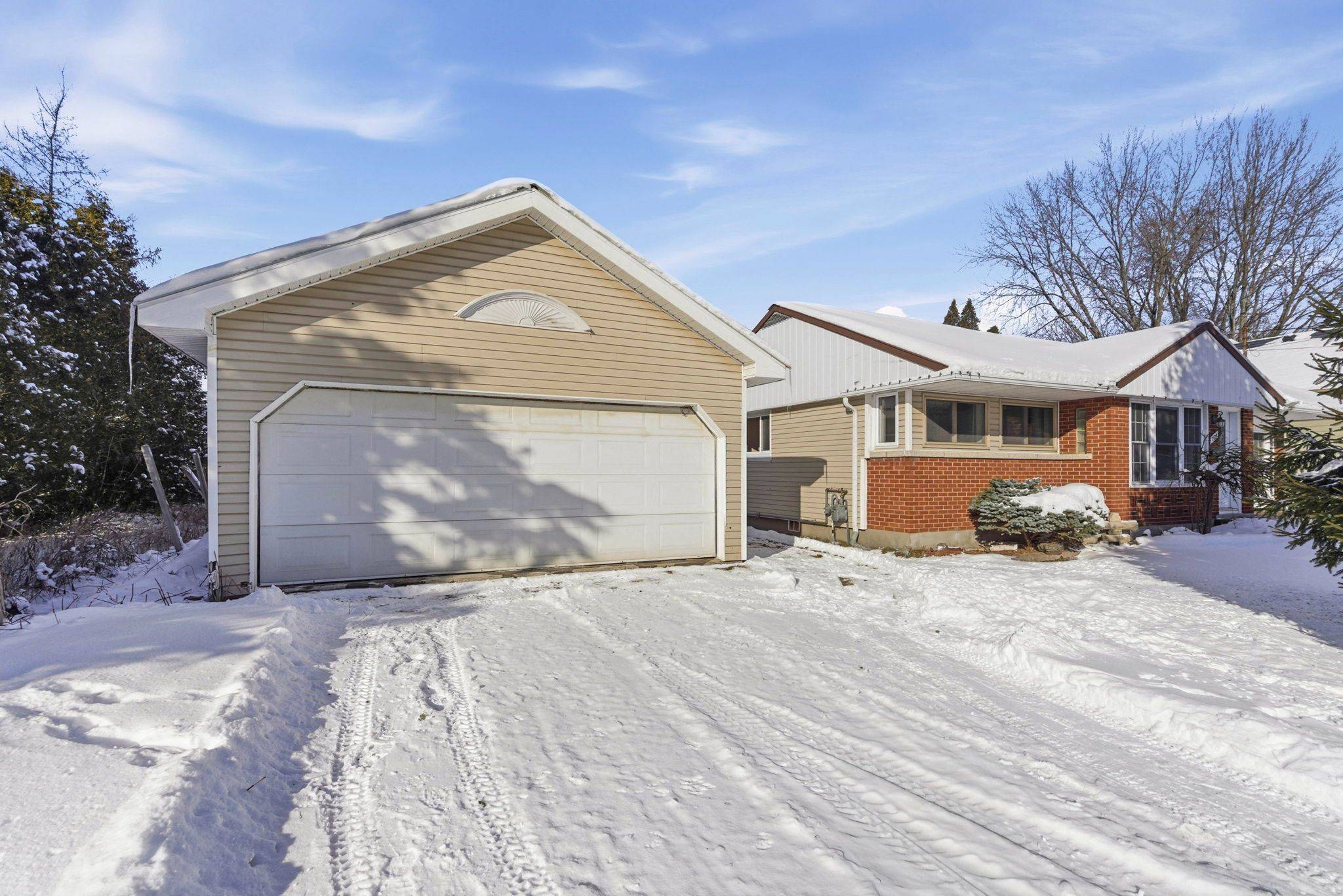 Cornwall, ON K6H 7G9,724 St Antoine ST