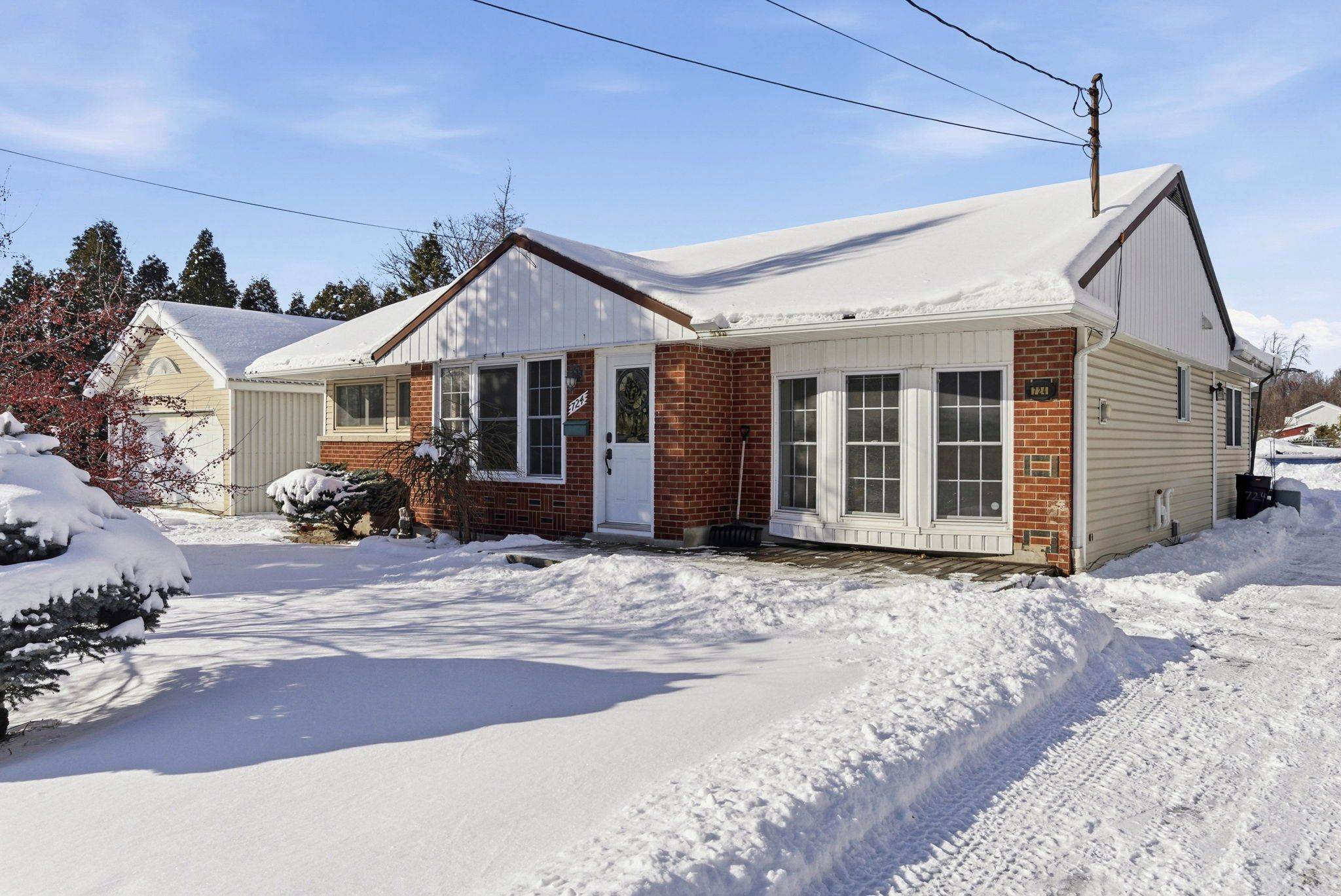 Cornwall, ON K6H 7G9,724 St Antoine ST