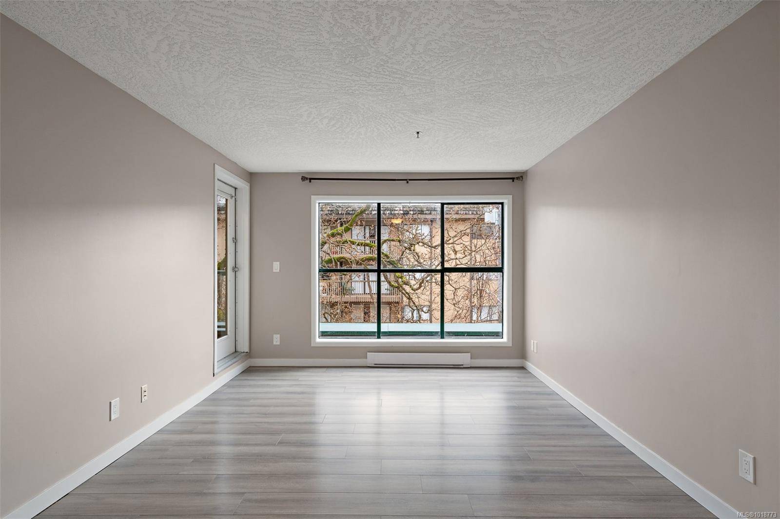 Victoria, BC V8X 1G6,3460 Quadra St #209