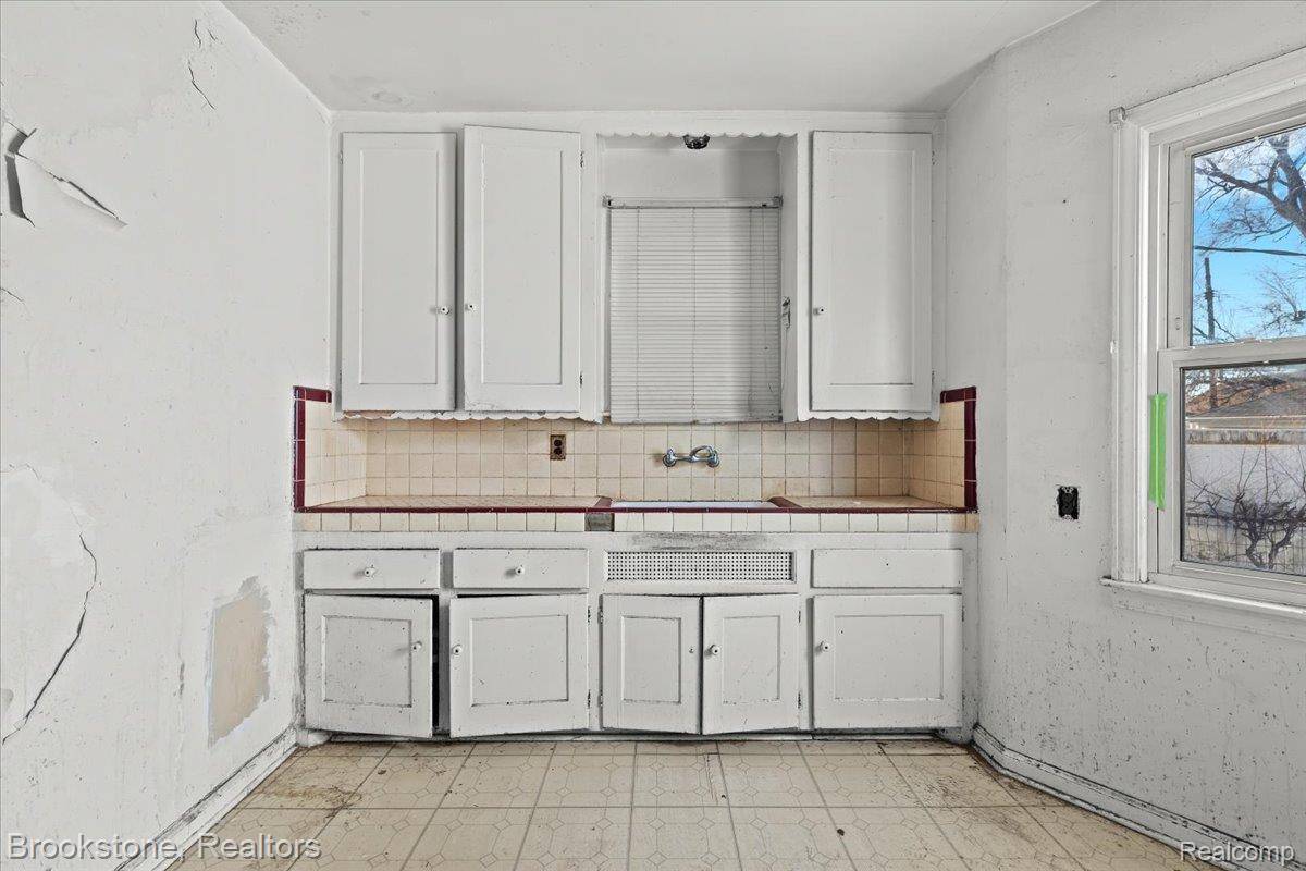 Detroit, MI 48235,17561 Appoline ST