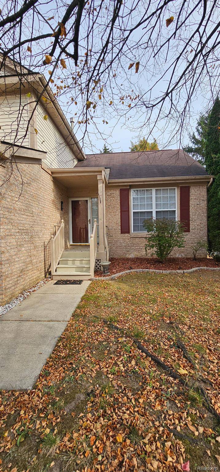 Waterford, MI 48327,322 LAKE MEADOW DR