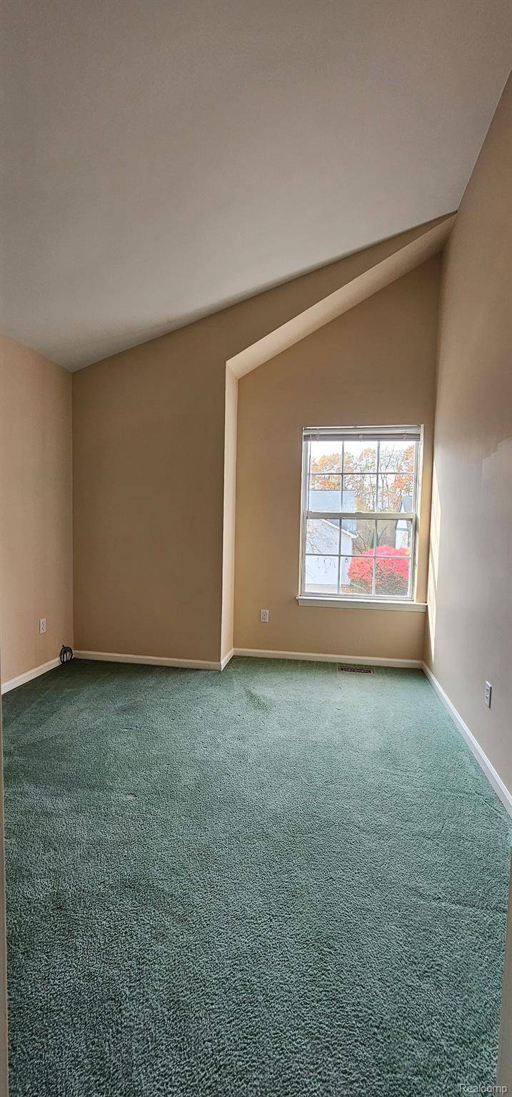 Waterford, MI 48327,322 LAKE MEADOW DR