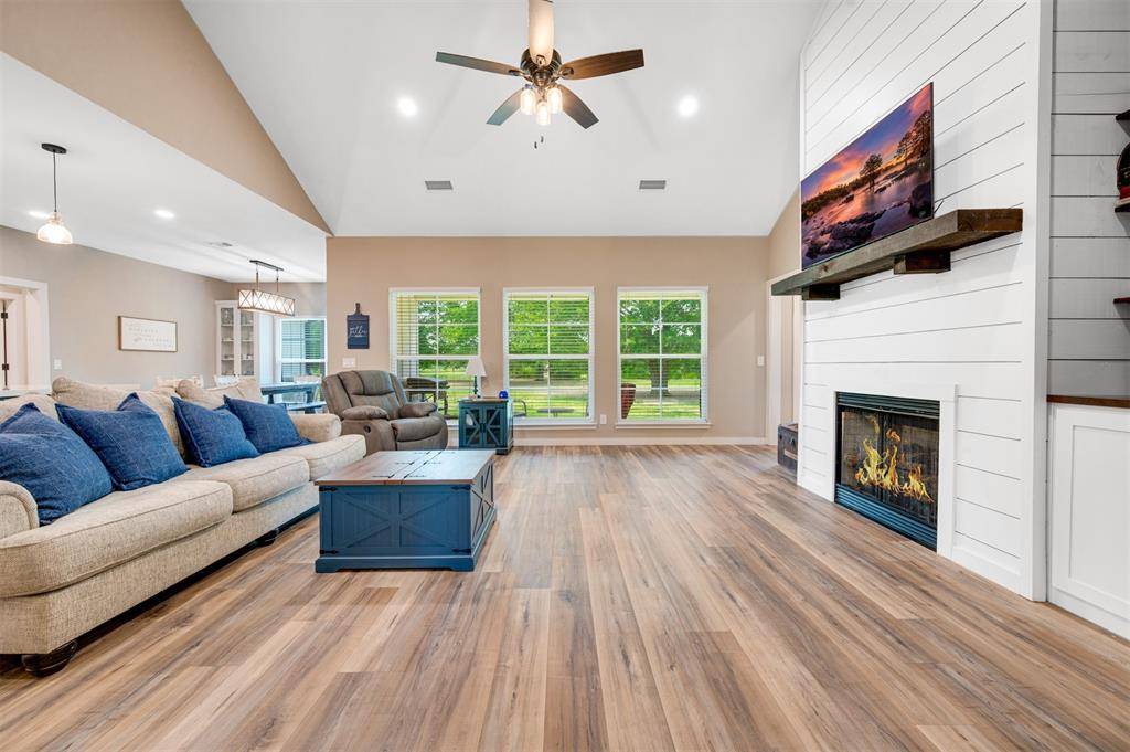 Blossom, TX 75416,341 Private Road 44005