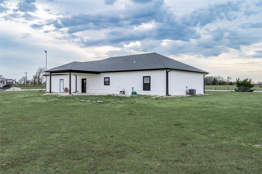 Sumner, TX 75486,1706 County Road 35400