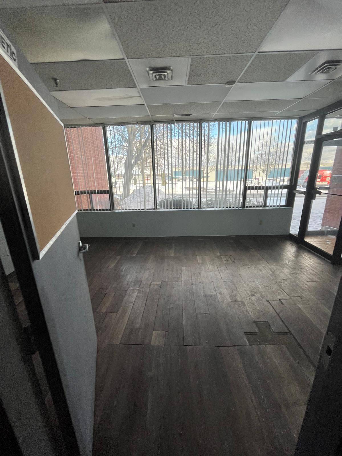 Toronto E11, ON M1B 3R7,20 Venture DR #11