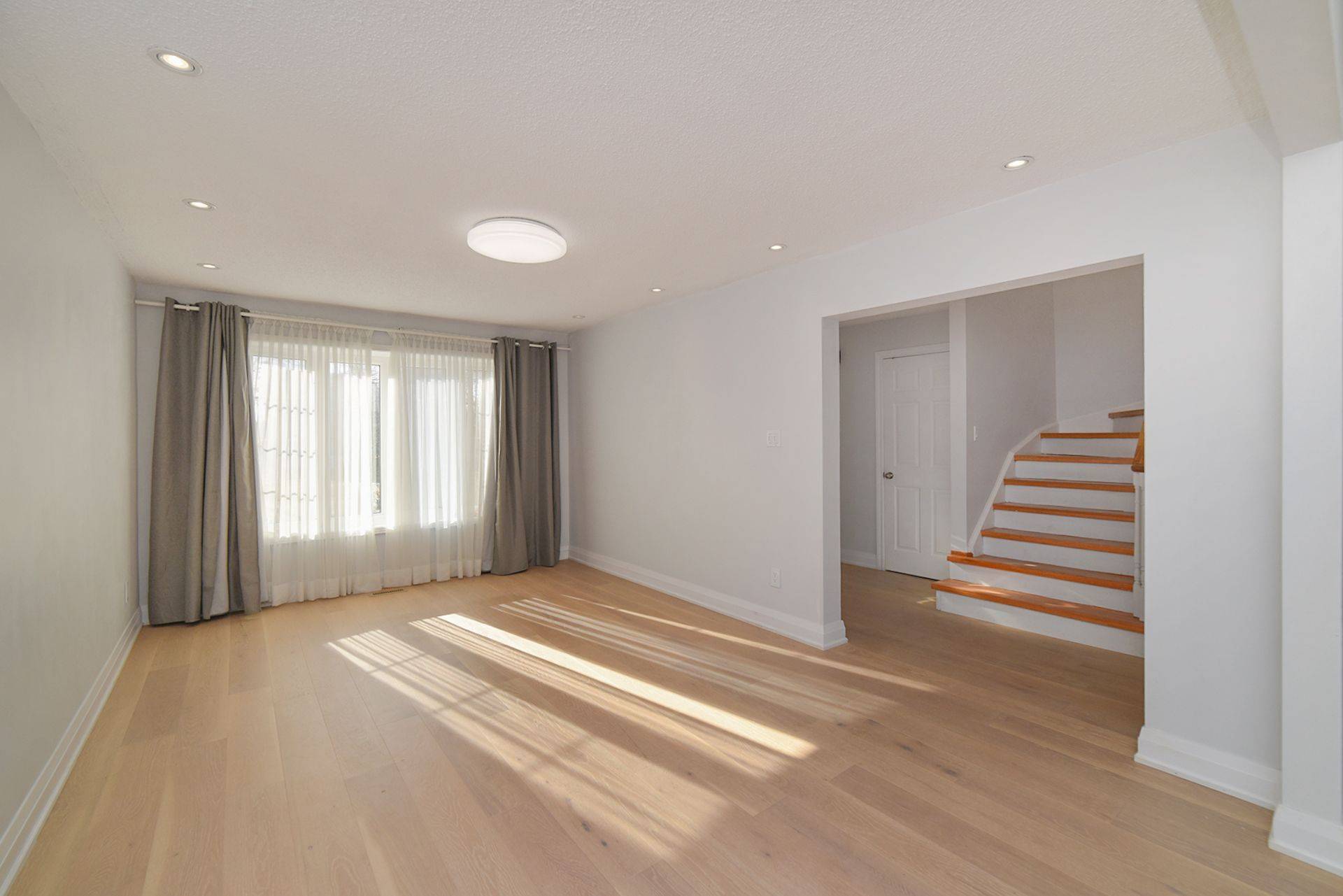 Toronto E05, ON M1W 2W7,28 Longbow SQ