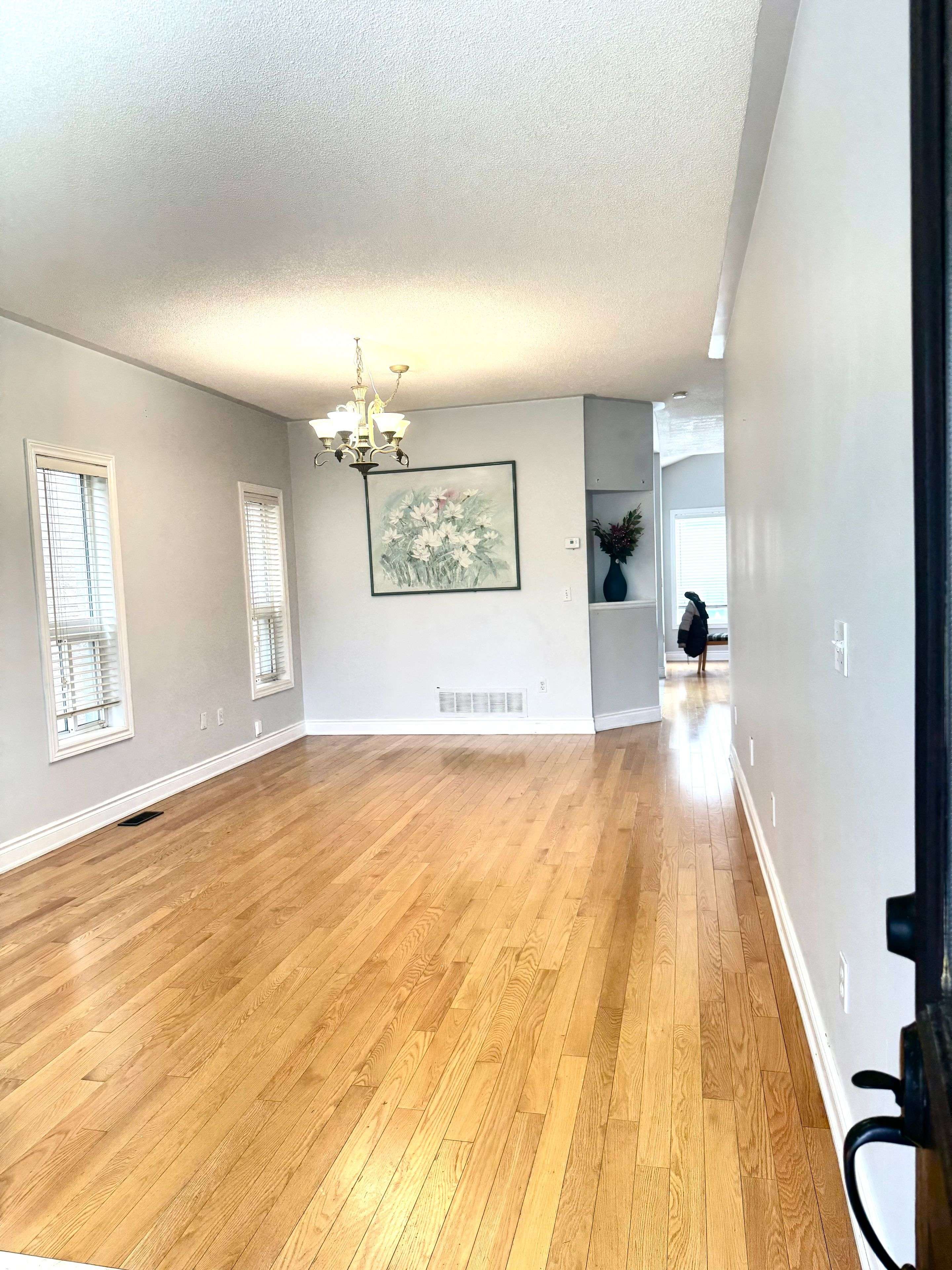 Vaughan, ON L4H 2E3,31 Moraine DR