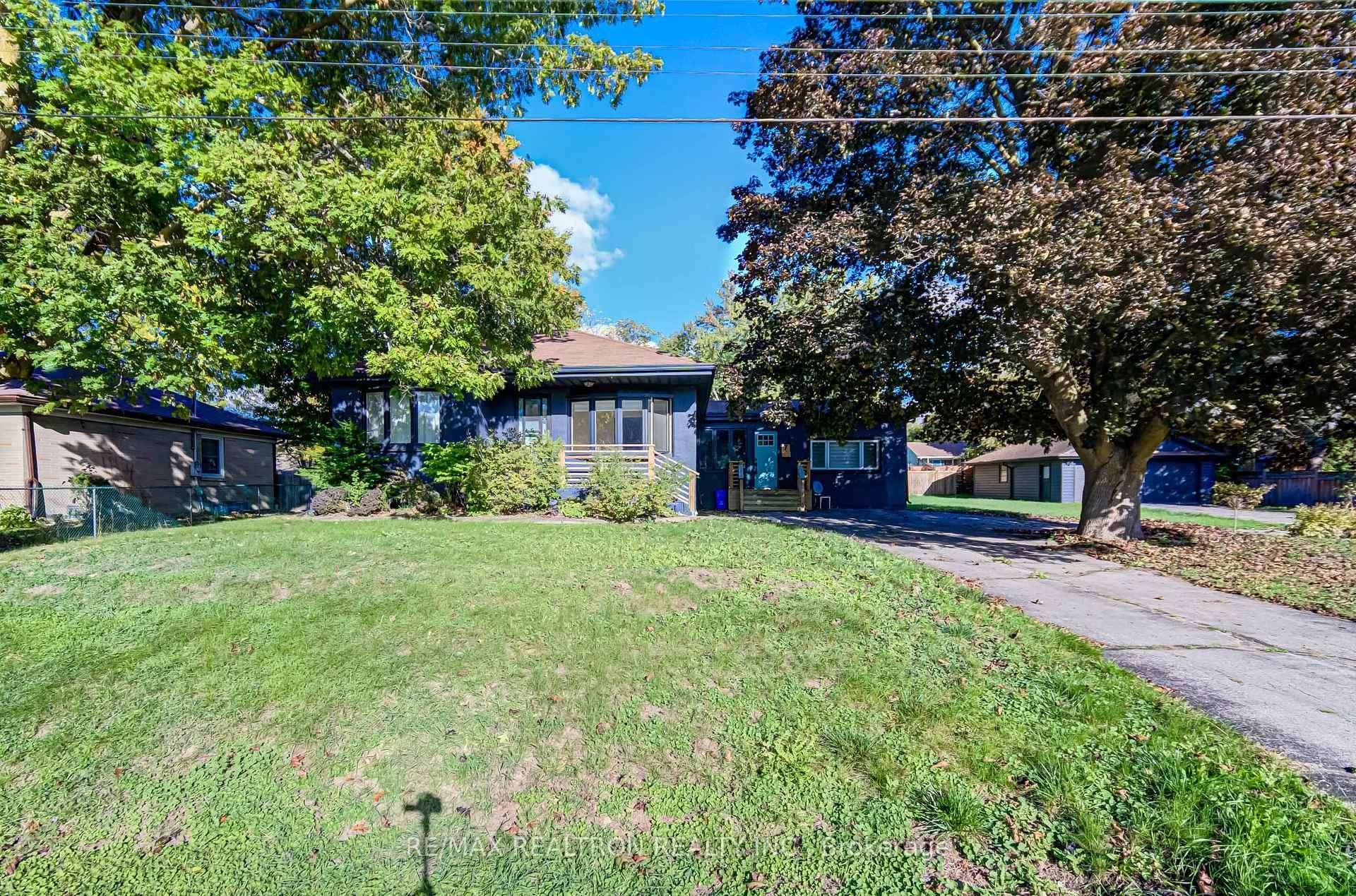 East Gwillimbury, ON L0G 1M0,7 Victory DR