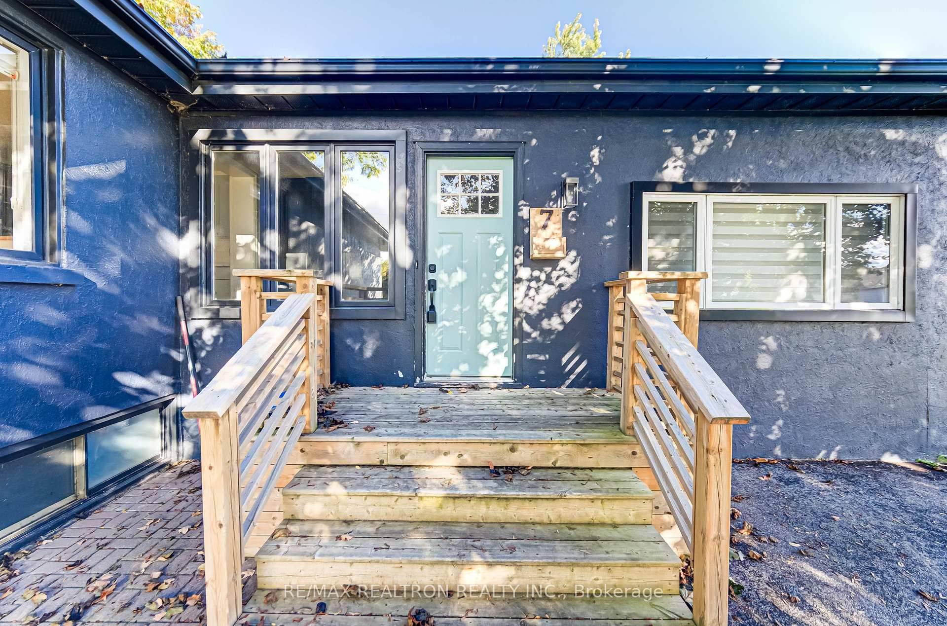 East Gwillimbury, ON L0G 1M0,7 Victory DR