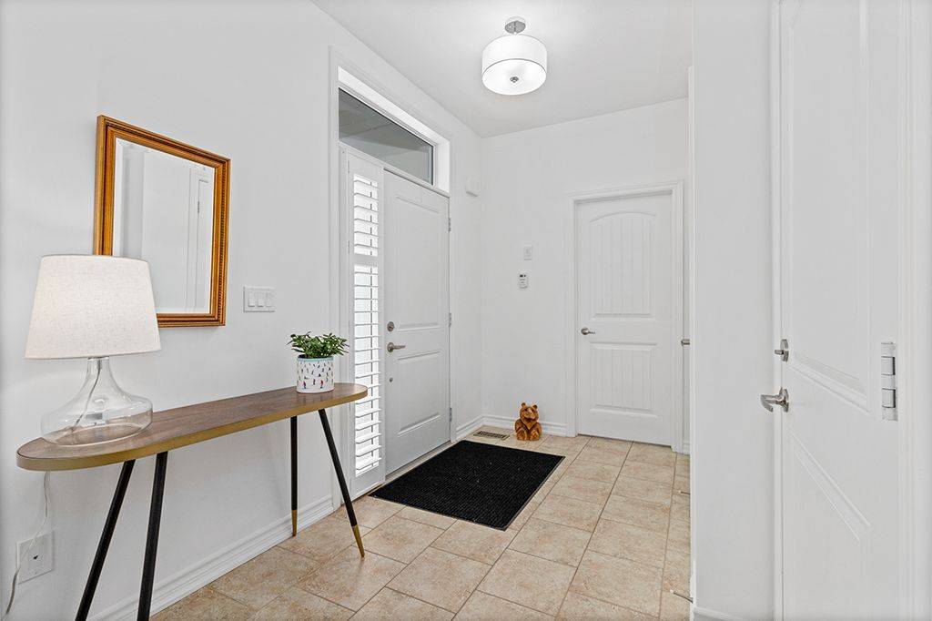 Collingwood, ON L9Y 0Z5,48 Lett AVE