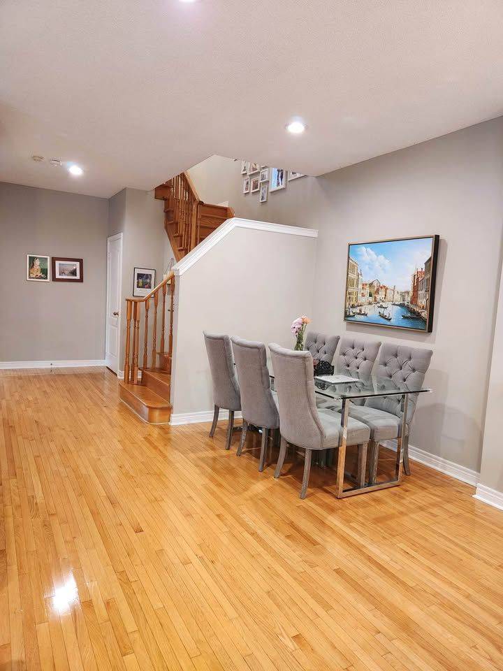 Mississauga, ON L5V 2R3,971 Ledbury CRES