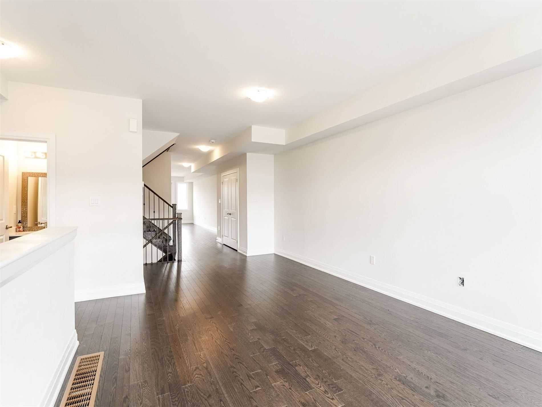 Toronto W04, ON M6L 0A5,15 Wild Rose GDNS