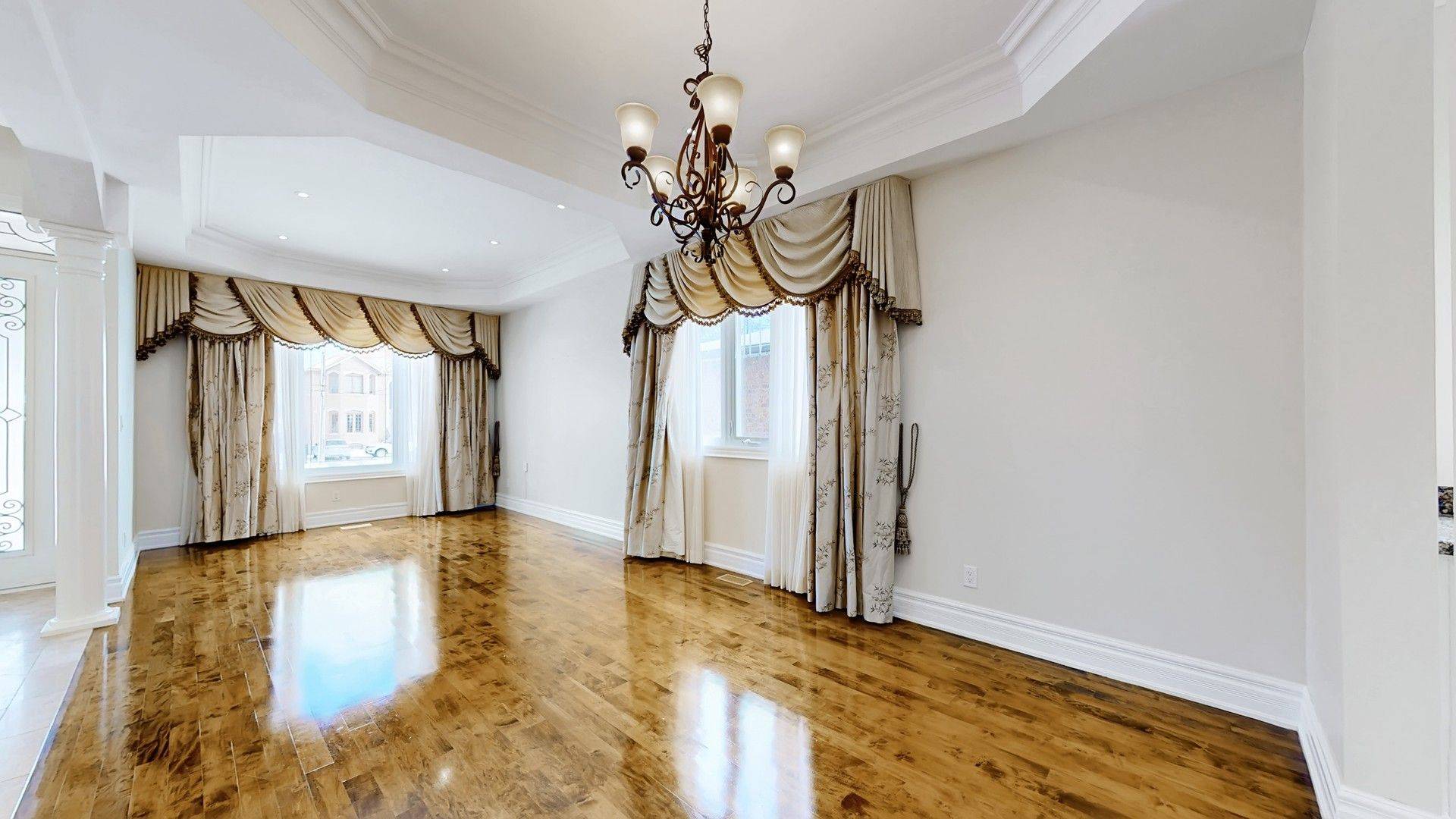 Mississauga, ON L5B 1T5,3414 Joan DR