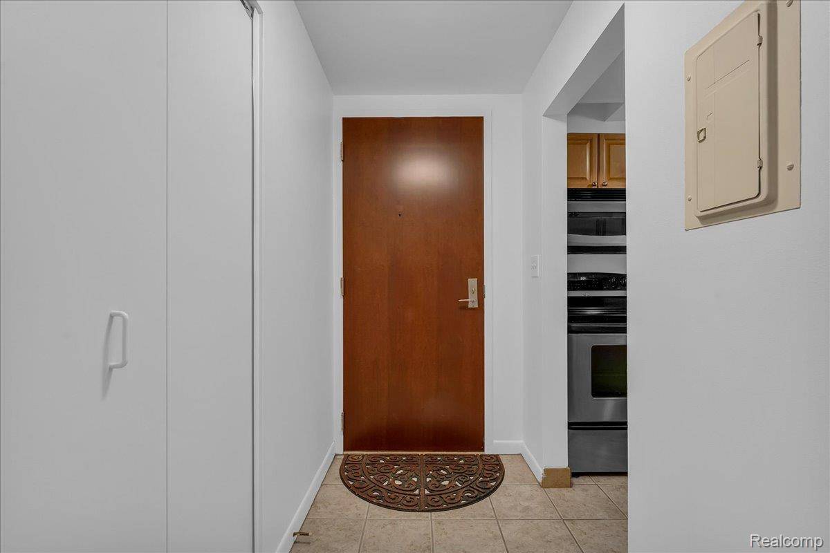 Detroit, MI 48226,1001 W Jefferson AVE #10E