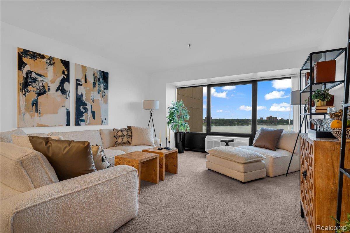 Detroit, MI 48226,1001 W Jefferson AVE #10E