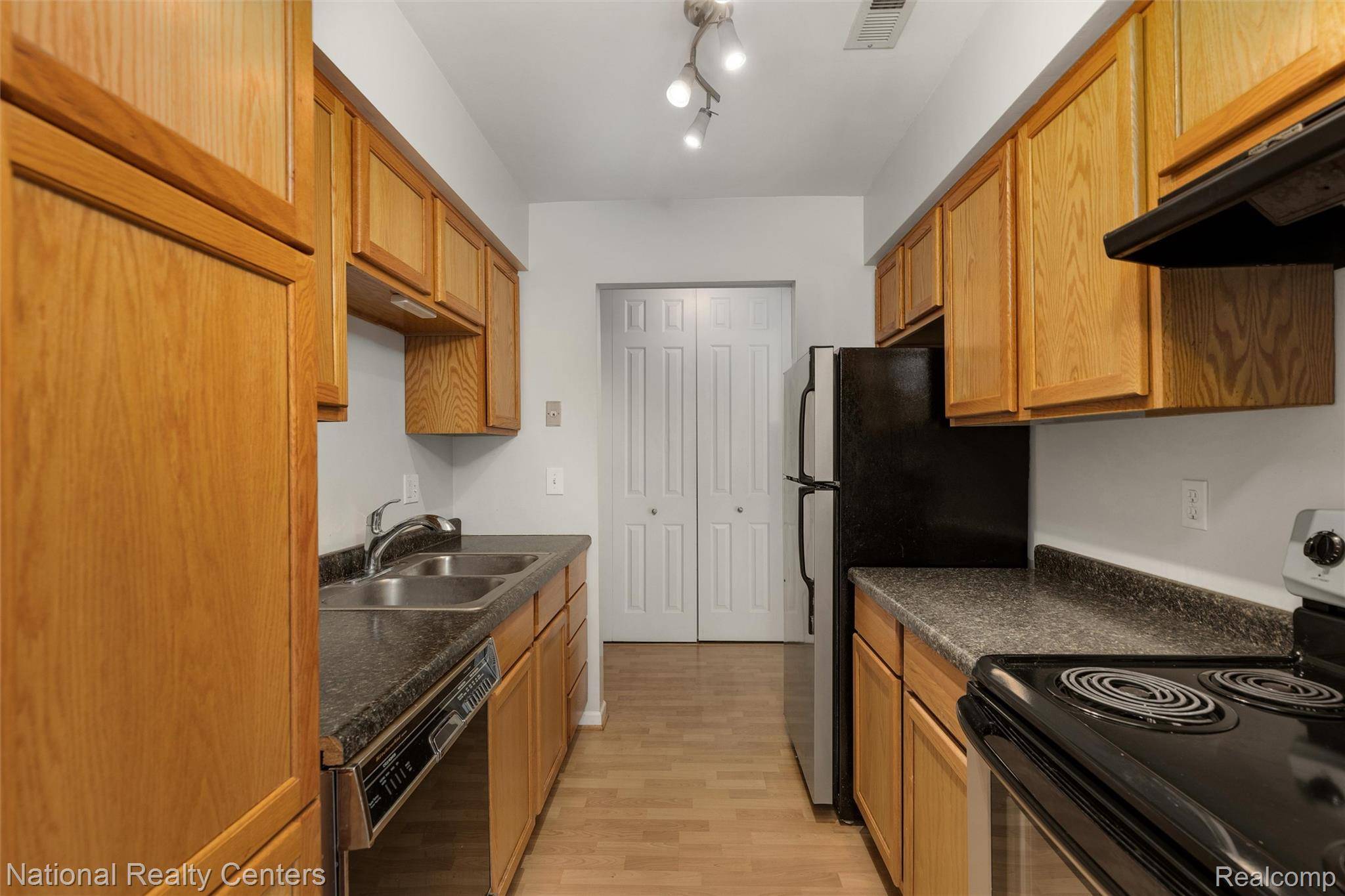 Farmington Hills, MI 48334,30022 W 12 Mile RD #9