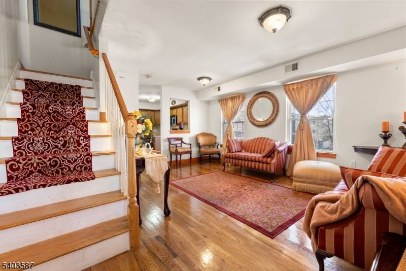 East Orange City, NJ 07018,126 Amherst St