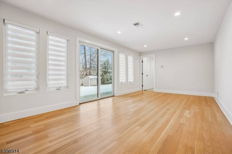 Springfield Twp., NJ 07081,30 Hemlock Ter