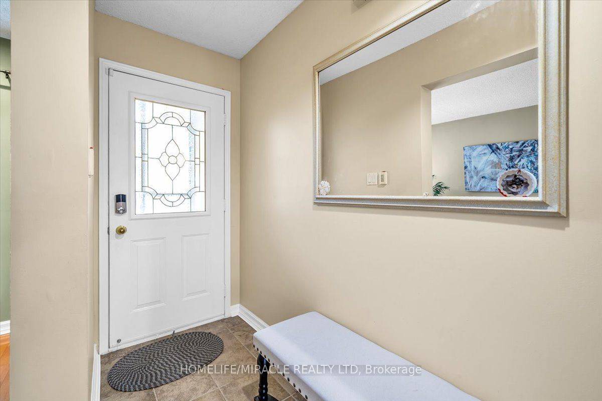 Whitby, ON L1N 8W4,56 Fairmeadow PL