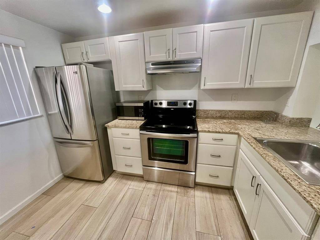 Davie, FL 33324,1831 Sabal Palm Dr #406