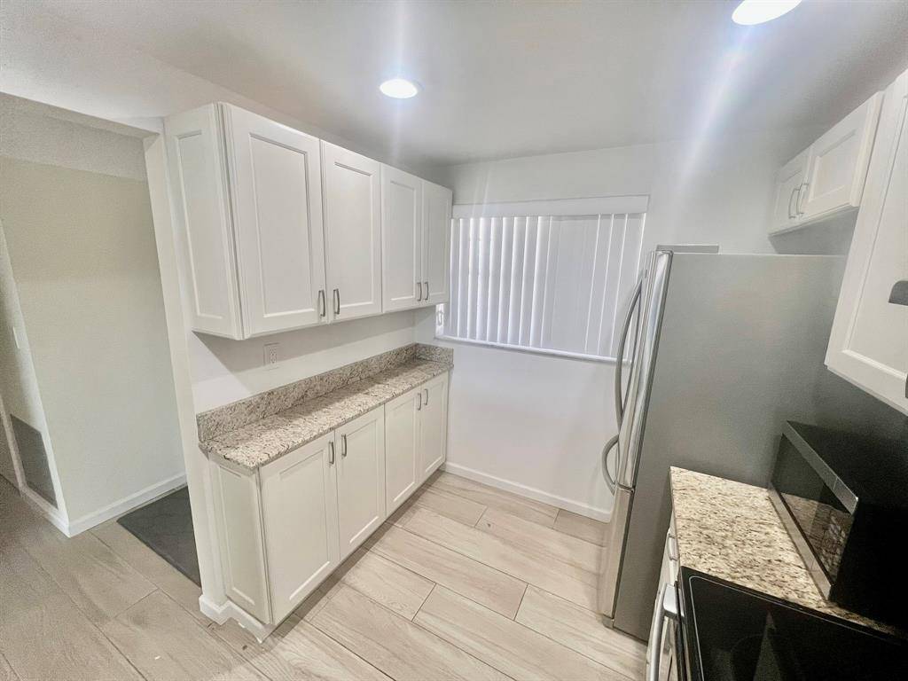 Davie, FL 33324,1831 Sabal Palm Dr #406