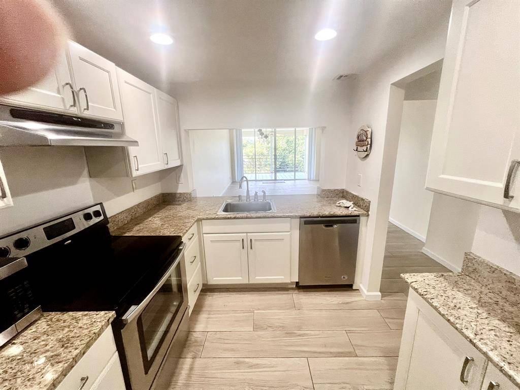 Davie, FL 33324,1831 Sabal Palm Dr #406