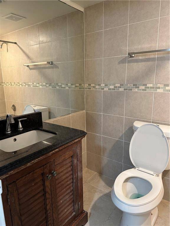 Lauderhill, FL 33319,3680 Inverrary Dr #3r