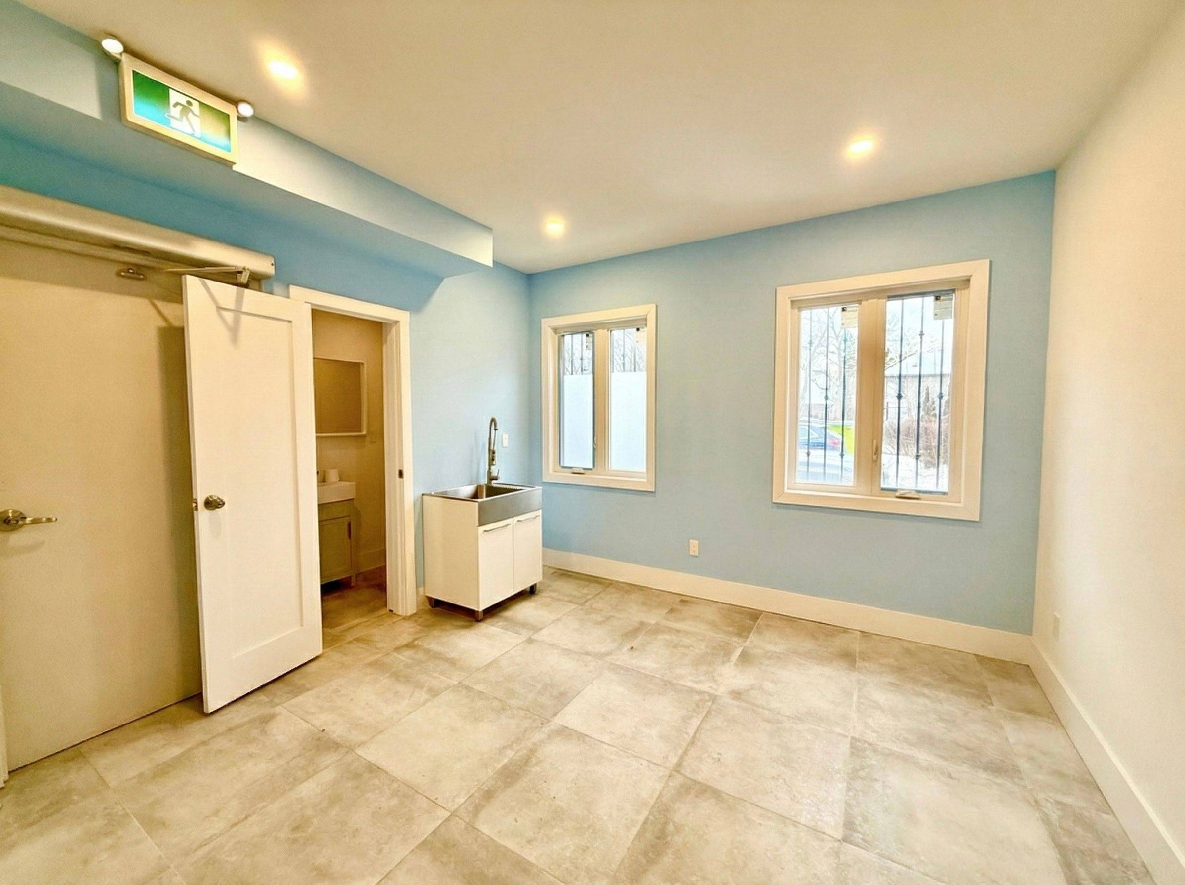 Markham, ON L3P 1Z1,352 Main ST #2