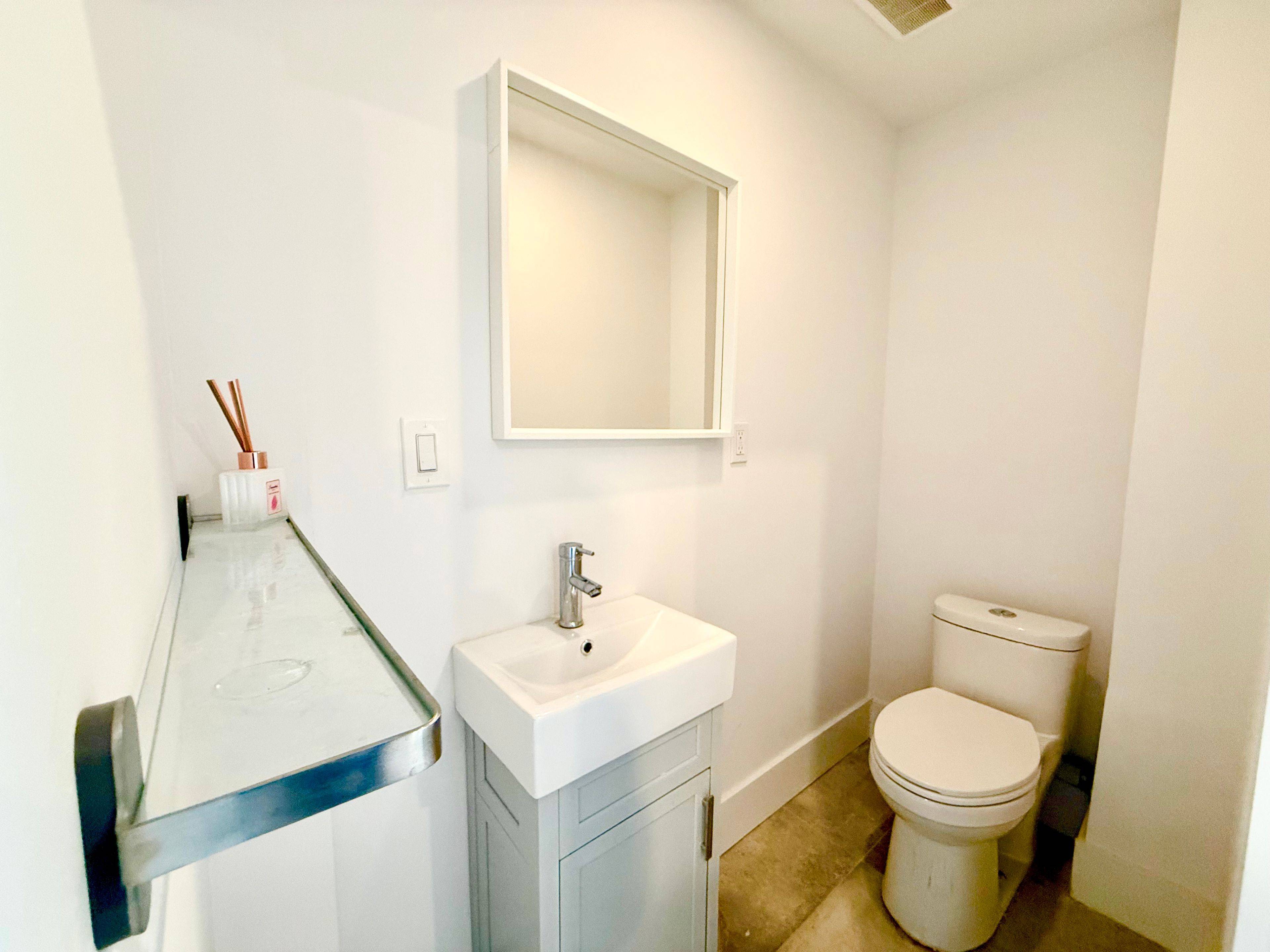 Markham, ON L3P 1Z1,352 Main ST #2