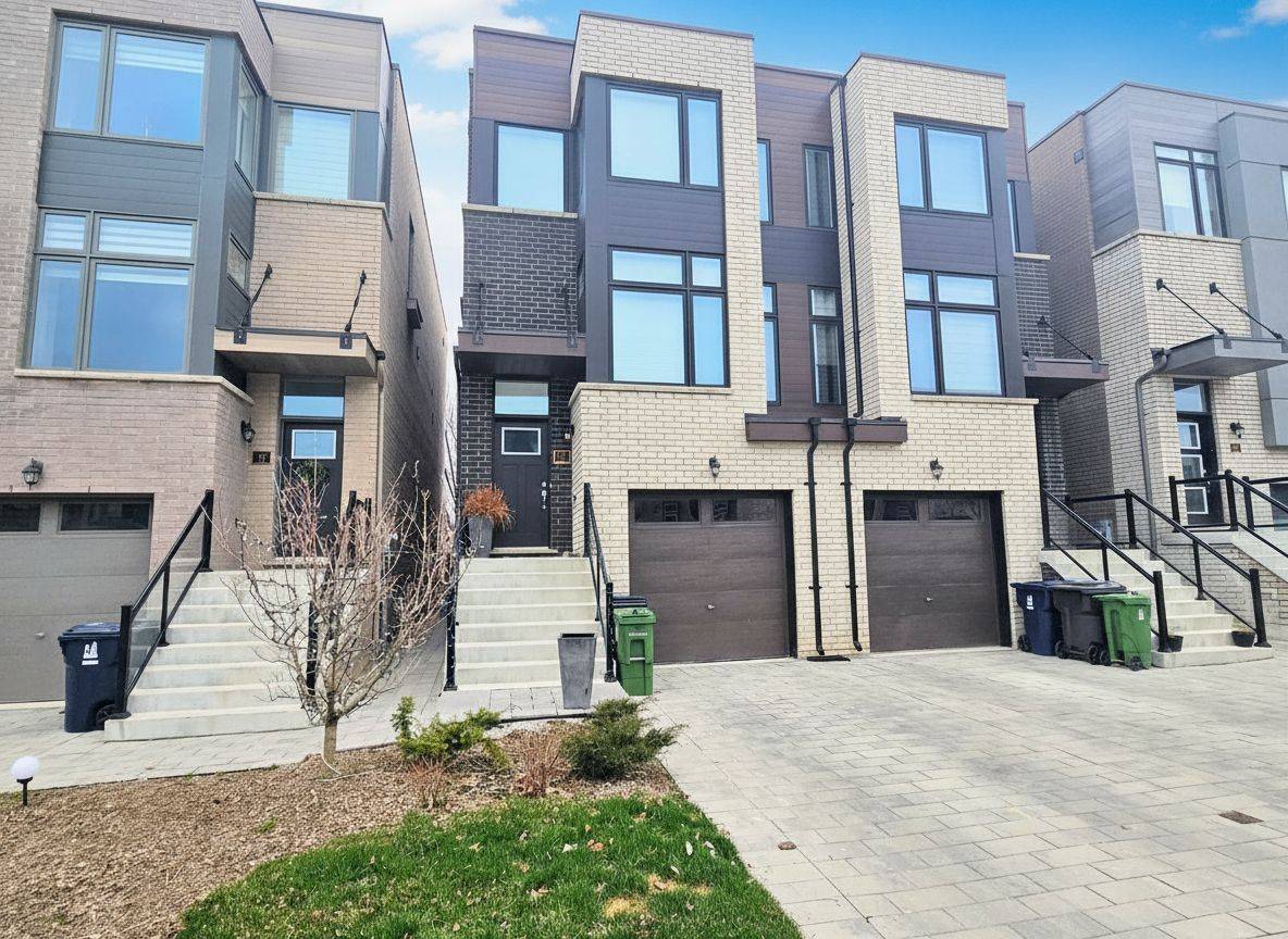 Toronto W04, ON M6L 0A5,15 Wild Rose GDNS