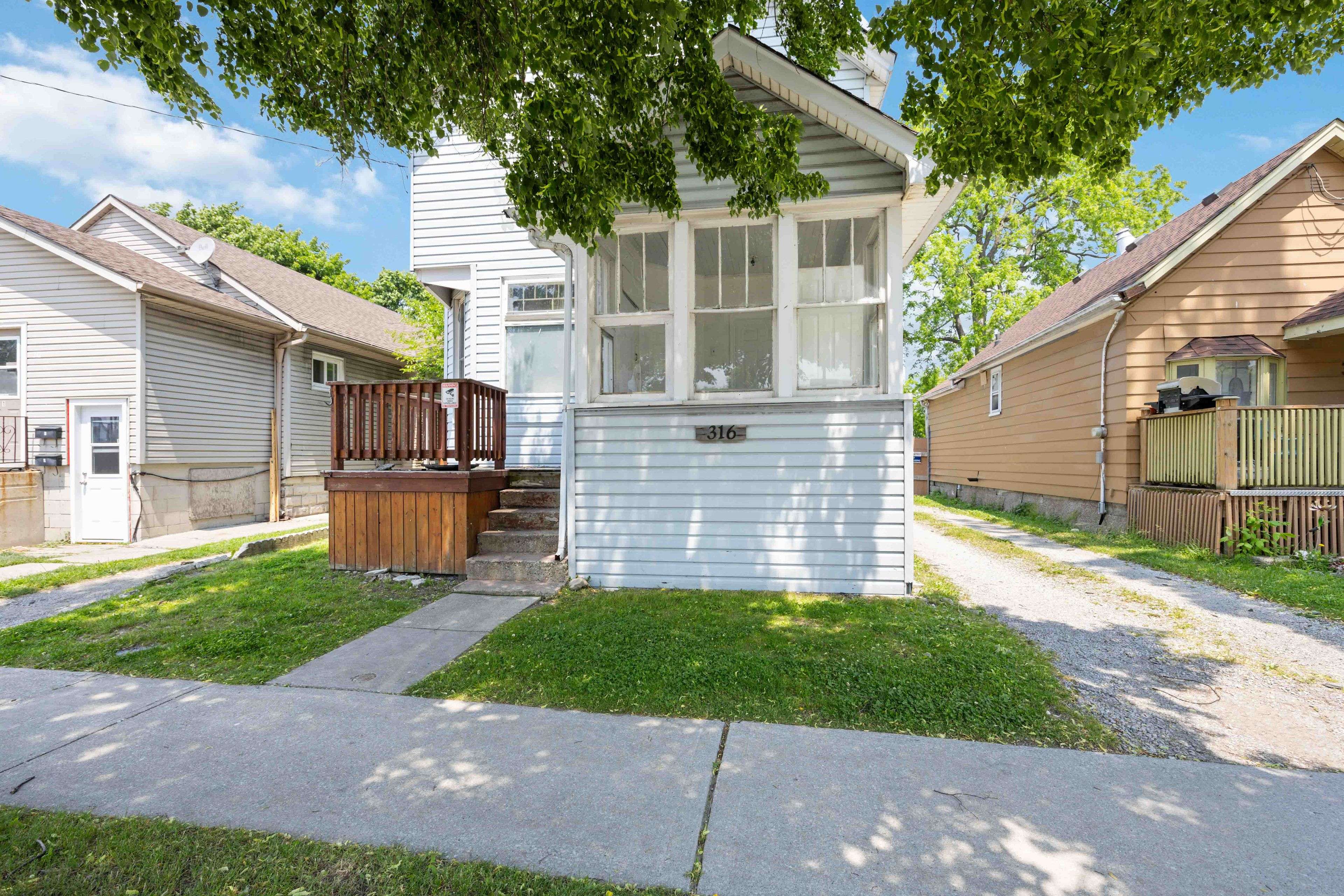 Sarnia, ON N7T 2A5,316 Confederation ST