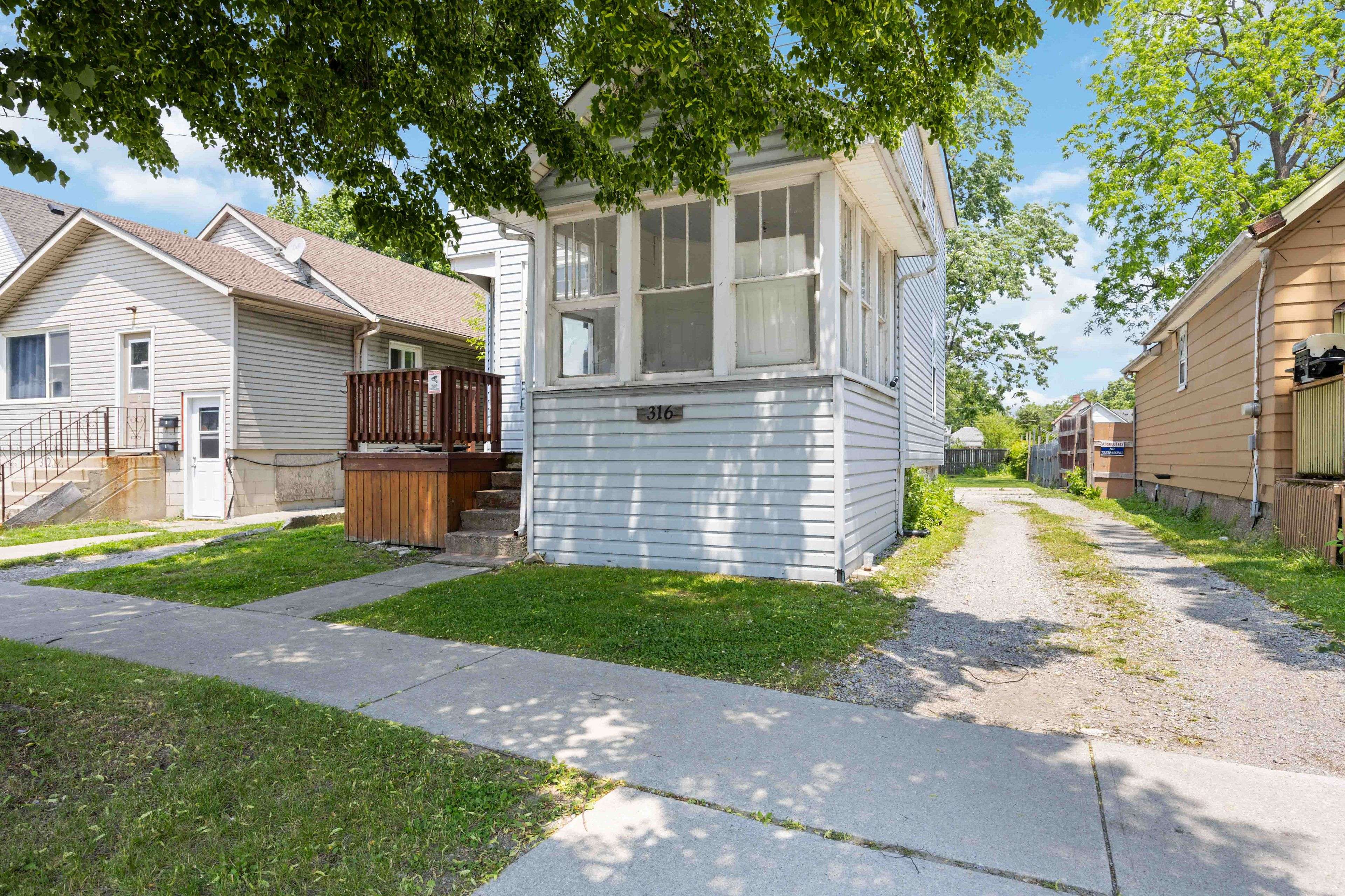 Sarnia, ON N7T 2A5,316 Confederation ST