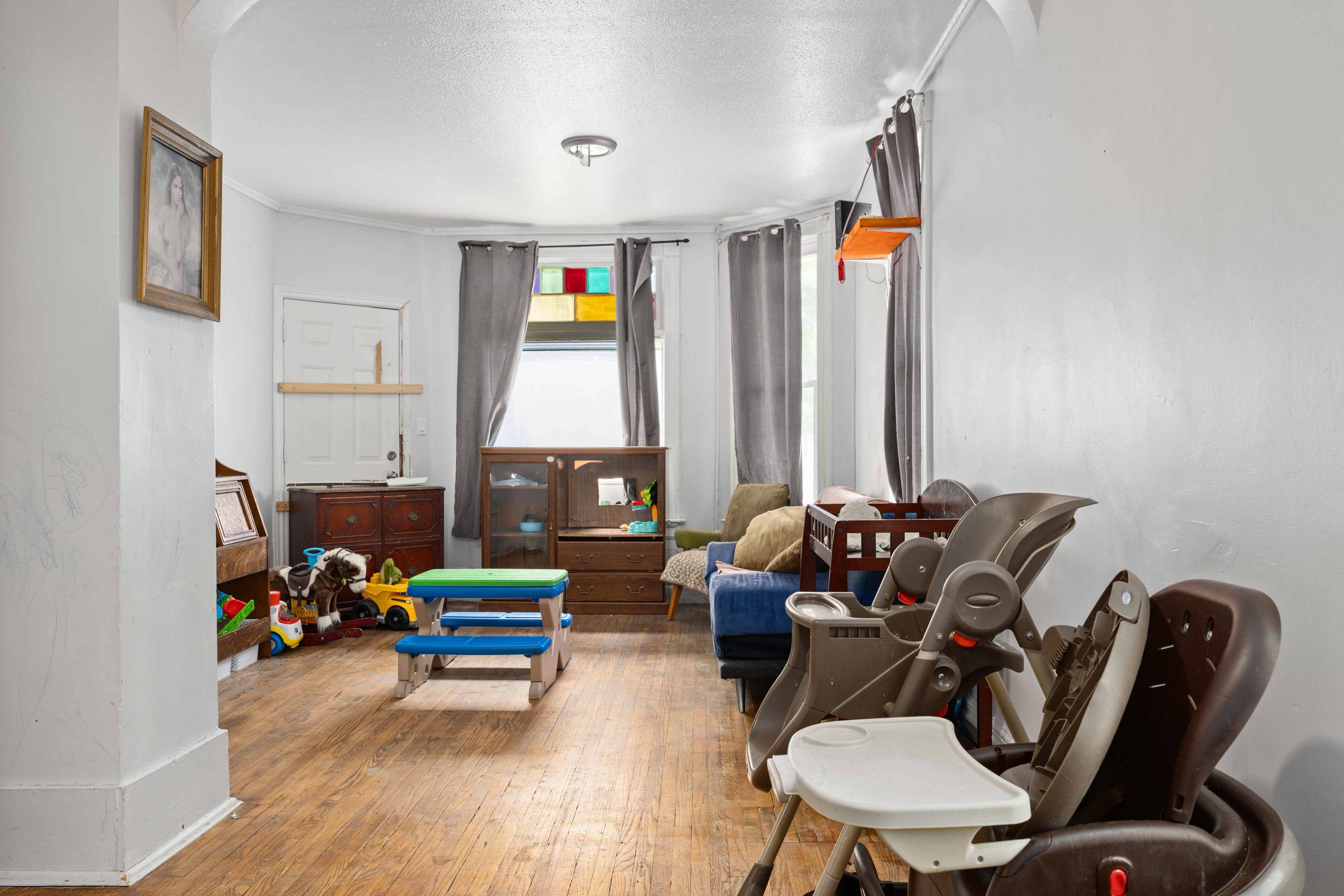 Sarnia, ON N7T 2A5,316 Confederation ST