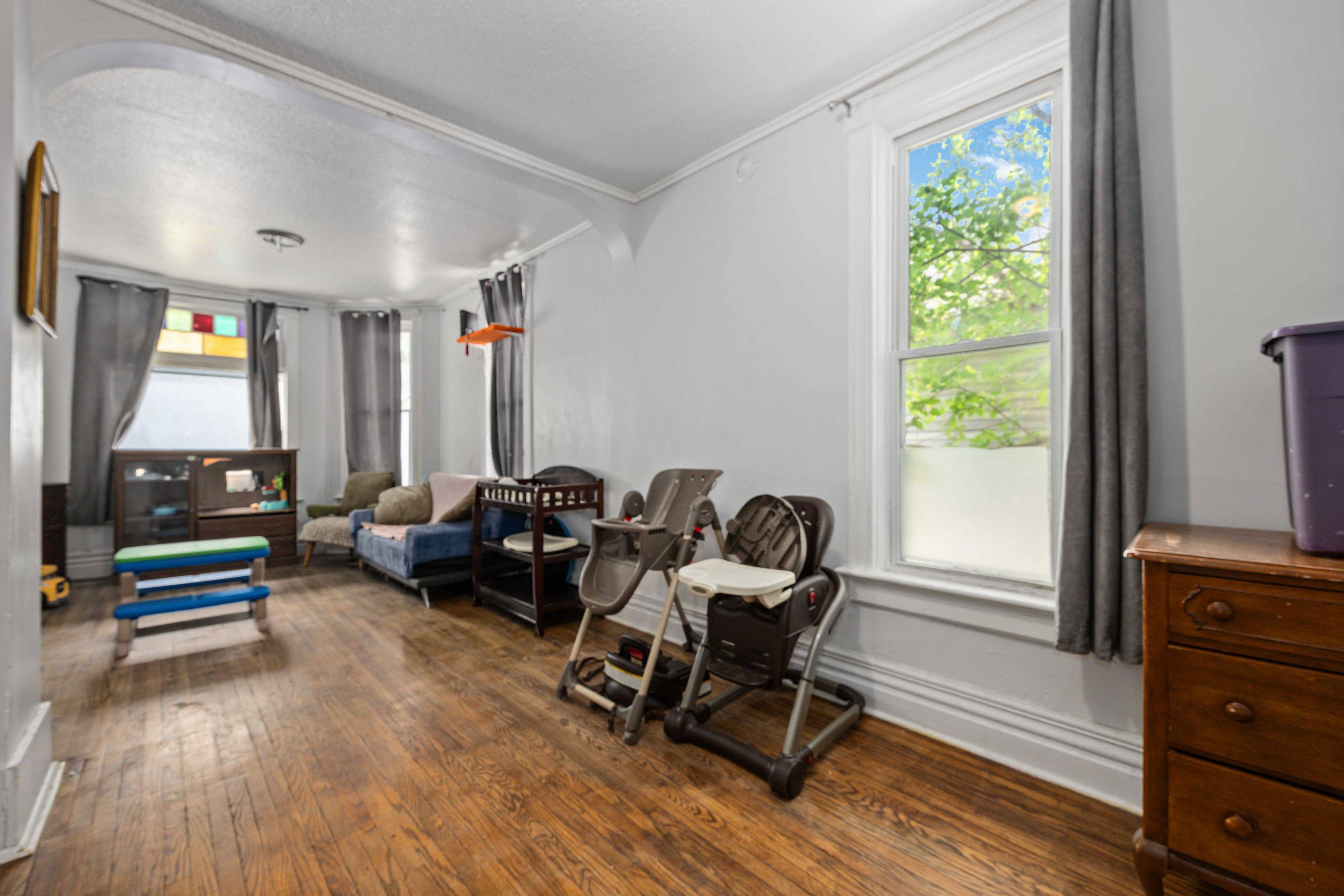 Sarnia, ON N7T 2A5,316 Confederation ST