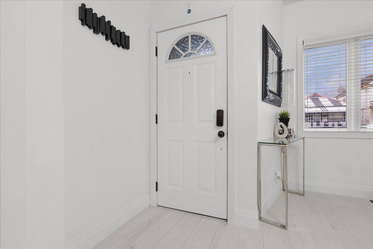 Hamilton, ON L8H 4Z7,39 Division ST